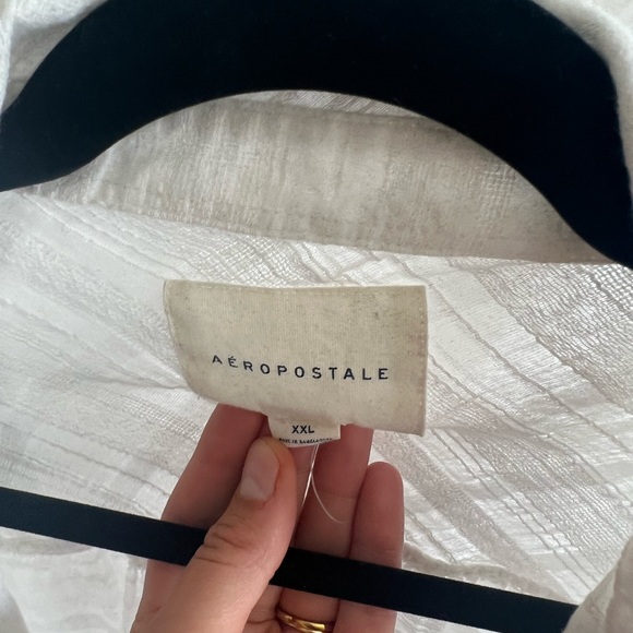 oversized white flowy aeropostale button up too - Picture 2 of 3